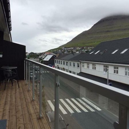 Private Spacious Home In City Center Klaksvik Exterior photo