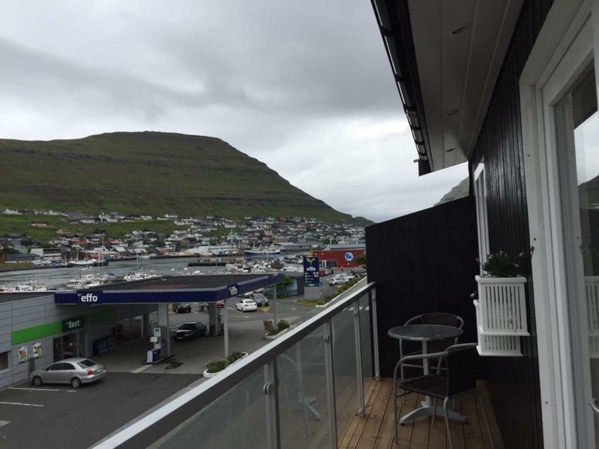 Private Spacious Home In City Center Klaksvik Exterior photo