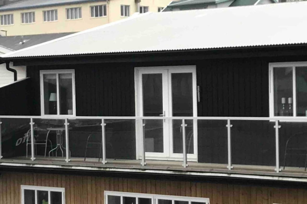 Private Spacious Home In City Center Klaksvik Exterior photo