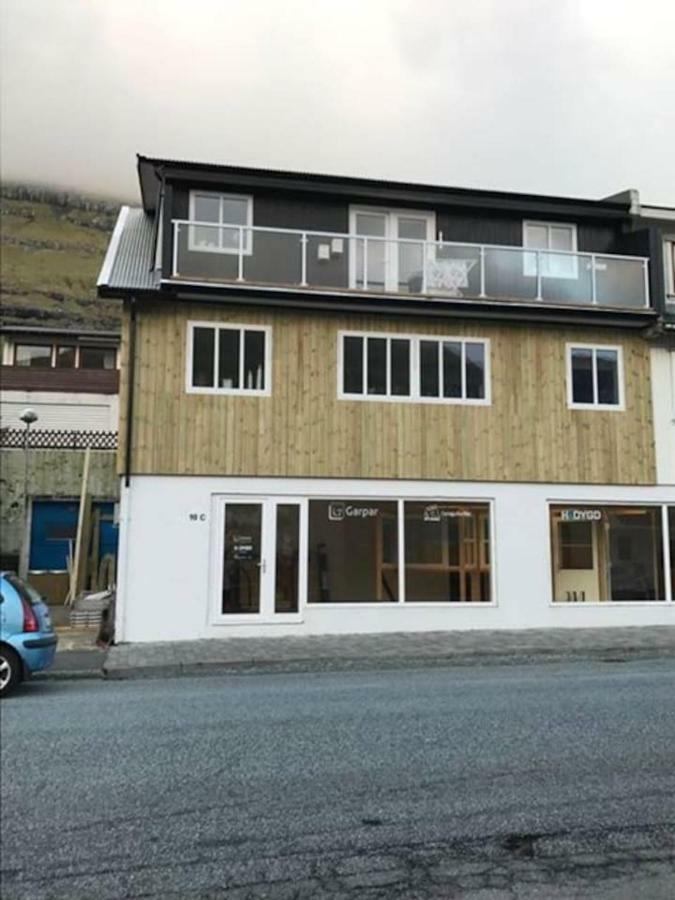 Private Spacious Home In City Center Klaksvik Exterior photo